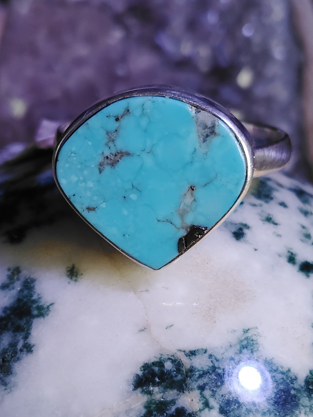 MOJAVE TURQUOISE LARGE TEARDROP SHAPED. SOLID STERLING SILVER. SIZE 9